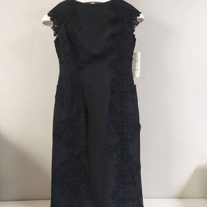 Maggy London Black Lace Trim Embellishment Crepe Sheath Bateau Neckline‎ Size 2P
